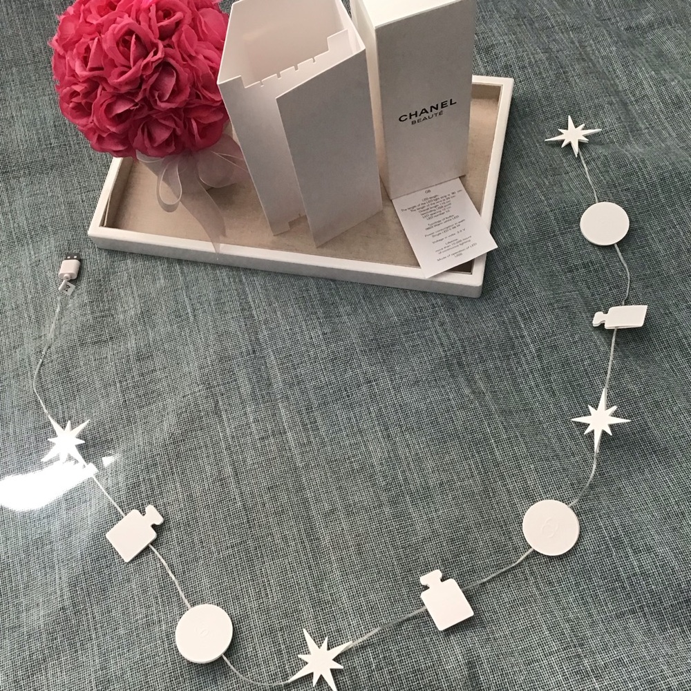 CHANEL GWP String lights use USB.Very decorative home or office.Brand New